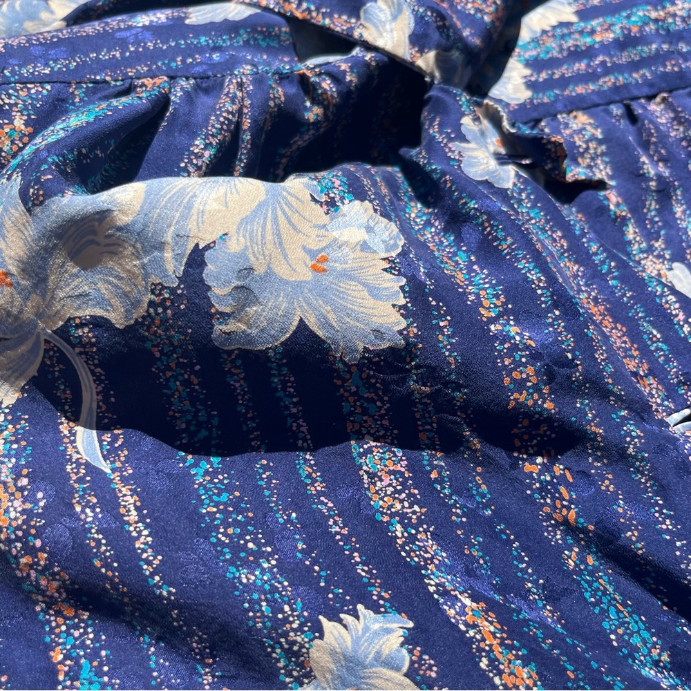 Vintage 100% Silk Tie Neck Blouse – Midnight Blue Abstract Moth & Ikat Motif S/M - Picture 12 of 13